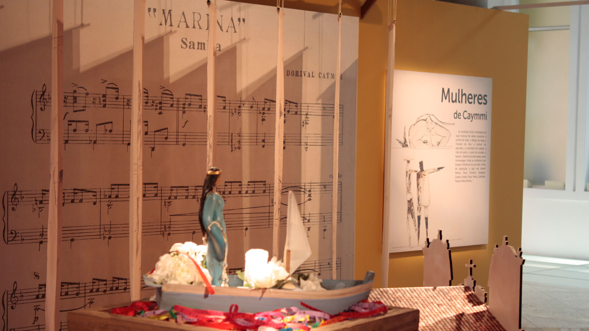 Exposição em homenagem a Dorival Caymmi, com partituras da música 