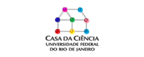 Logo do instituto Casa da ciência é um símbolo que representa um desenho de casa, formado por linhas cinza finas e bolinhas coloridas em cada junção das linhas. 