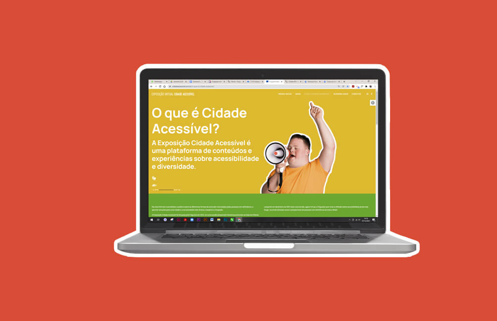 Composição com fundo vermelho e imagem de notebook recortado. Na tela, aparece o site da Exposição Cidade acessível virtual, na página sobre O que é Cidade Acessível?