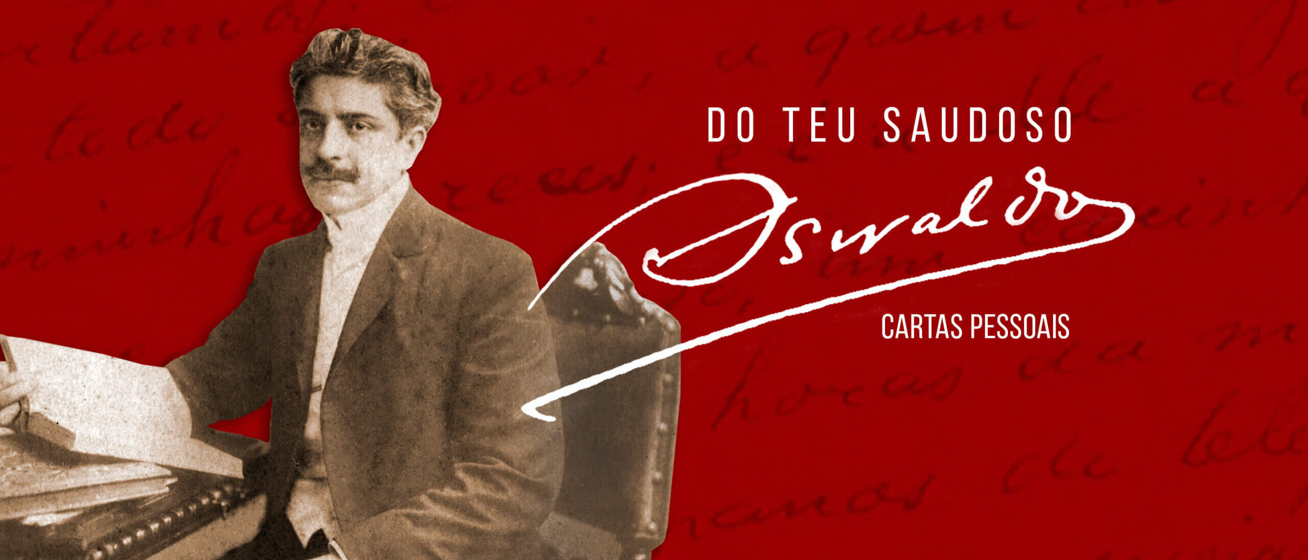 Cor vermelha escuro e leves marcas de escrita, simbolizando uma carta, formam o fundo da imagem. Do lado esquerdo, um recorte de imagem do cientista Oswaldo Cruz, sentado em uma cadeira e segurando um livro aberto. Do lado direito, a marca da exposição escrita “Do teu saudoso Oswaldo, cartas pessoais” na cor branca.