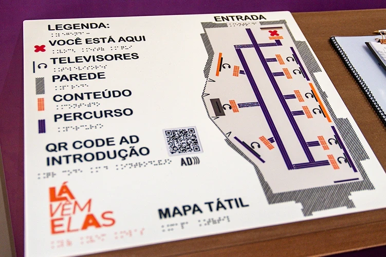 Mapa t&aacute;til da exposi&ccedil;&atilde;o L&aacute; V&ecirc;m Elas, representando o espa&ccedil;o da exposi&ccedil;&atilde;o.